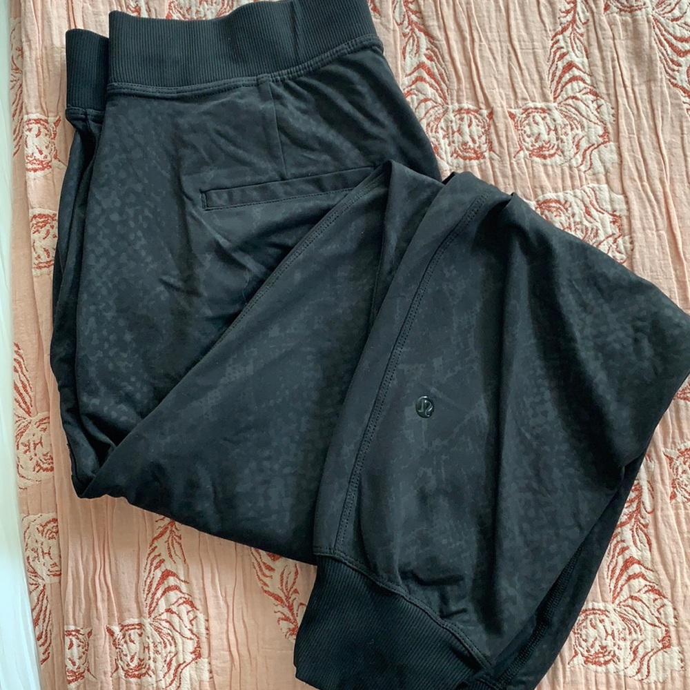 Lululemon joggers size 6